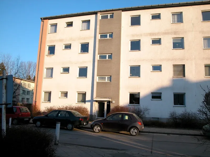 Ziehen Sie ein! (3-Zimmer-Wohnung mit Renovierungsbedarf) — photo 1